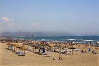 Las playas valencianas, sin hamacas, sin quioscos y sin servicio de limpieza