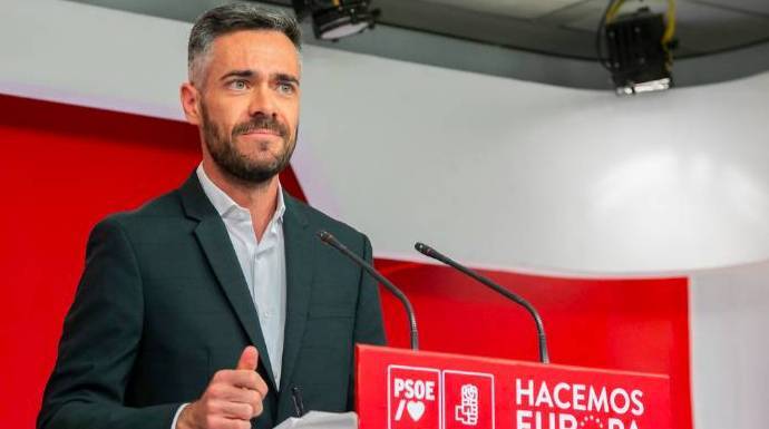 El portavoz del PSOE, Felipe Sicilia, este lunes en Ferraz.