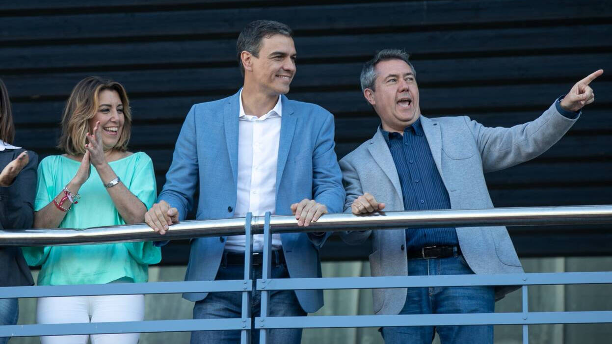 Susana Díaz, Pedro Sánchez y Juan Espadas en uno de los últimos actos juntos en 2019, cuando el ahora candidato del PSOE-A era aún alcalde de Sevilla.