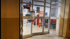 Trágico suceso en Málaga: muere una niña al caerle el mueble de un supermercado