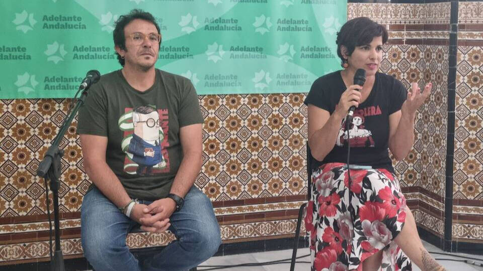 La candidata de Adelante Andalucía, Teresa Rodríguez, este fin de semana en Cádiz con el alcalde y candidato por esta provincia, José María González, 'Kichi'.