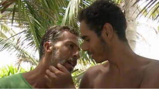 El beso entre Nacho Palau y Anuar Beno en Honduras que ni ellos entienden