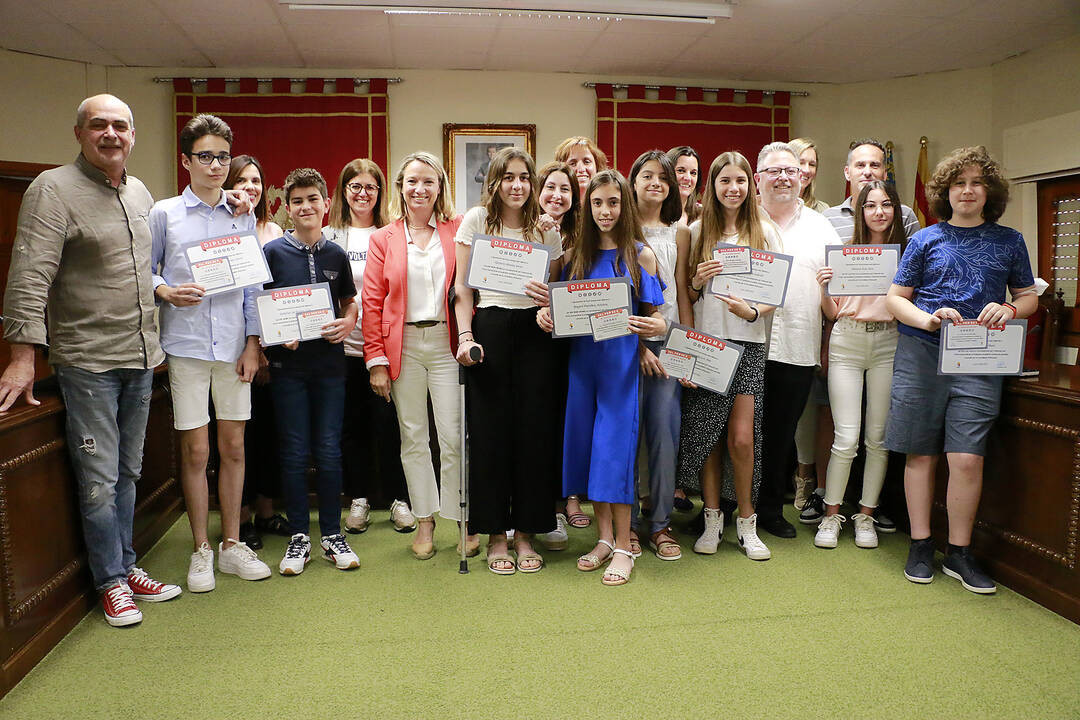 Imagen de la entrega de los premios a los alumnos de primaria - AYUNTAMIENTO DE PUÇOL