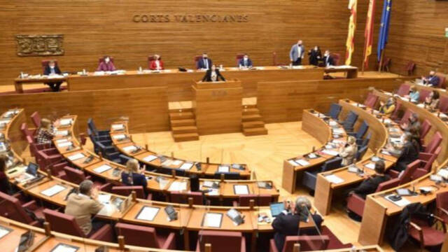 El guirigay de Las Cortes obliga al Consell a intervenir 