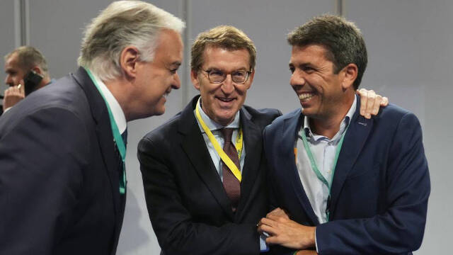 Mazón con Feijóo y González Pons en el congreso del PP europeo
