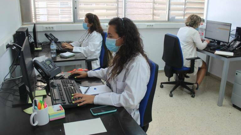 Imagen de personal administrativo en un centro de Salud de la Comunitat Valencia - GVA SANITAT