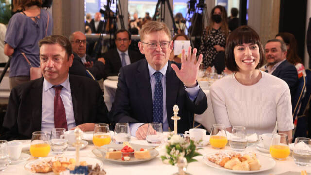Ximo Puig junto a los ministros Morant y Escrivá en su desayuno en Madrid