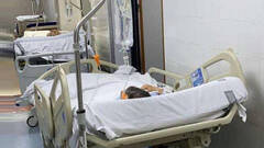 Pacientes en los pasillos y especialidades cerradas: caos en el Hospital Marina Baixa