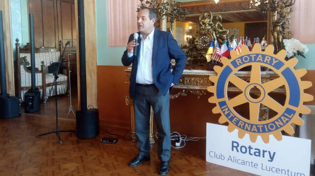 Carlos Baño ilusiona con su ponencia para el Rotary Club Lucentum en el Real Liceo Casino de Alicante