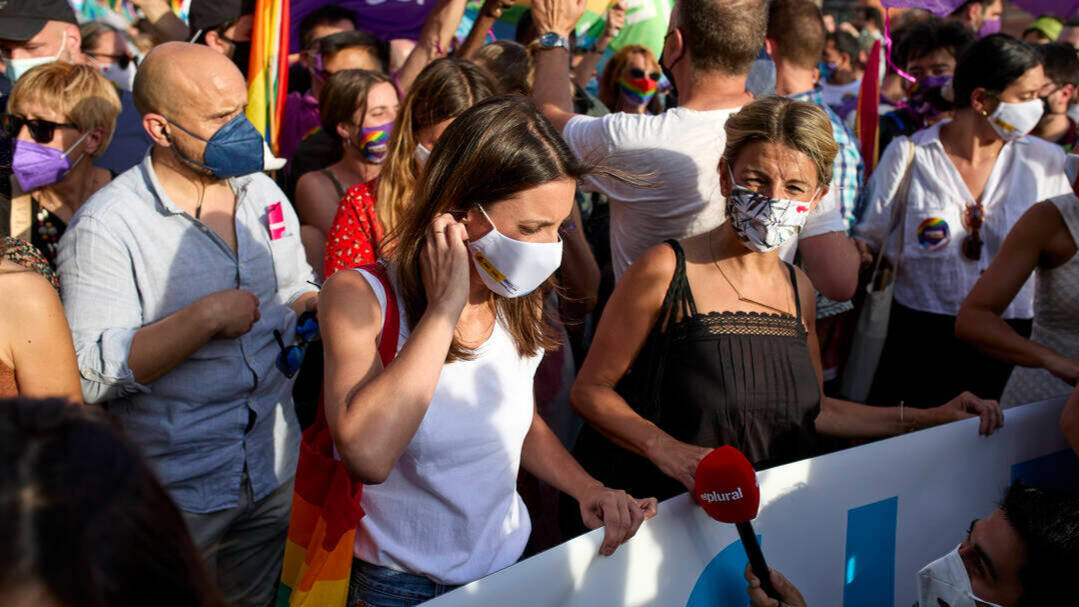 Yolanda Díaz e Irene Montero en la pasada marcha del Orgullo Gay en 2021