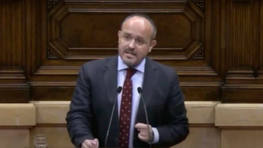 El líder del PP de Cataluña, Alejandro Fernández, en el Parlament