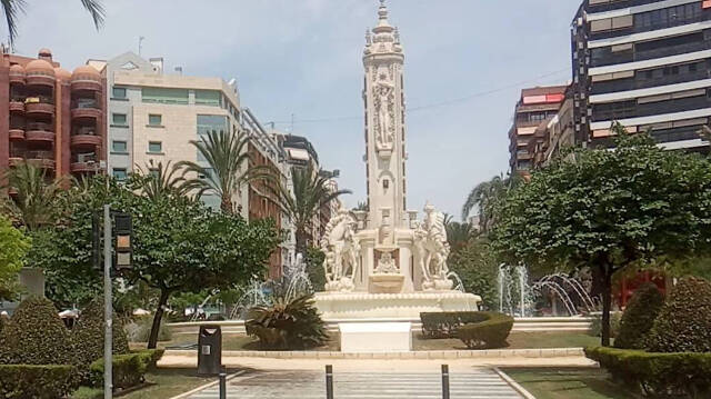 Fuente de Bañuls en la Plaza de los Luceros de Alicante