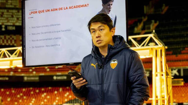 400 días después ya puedes comentar en las redes sociales del Valencia CF