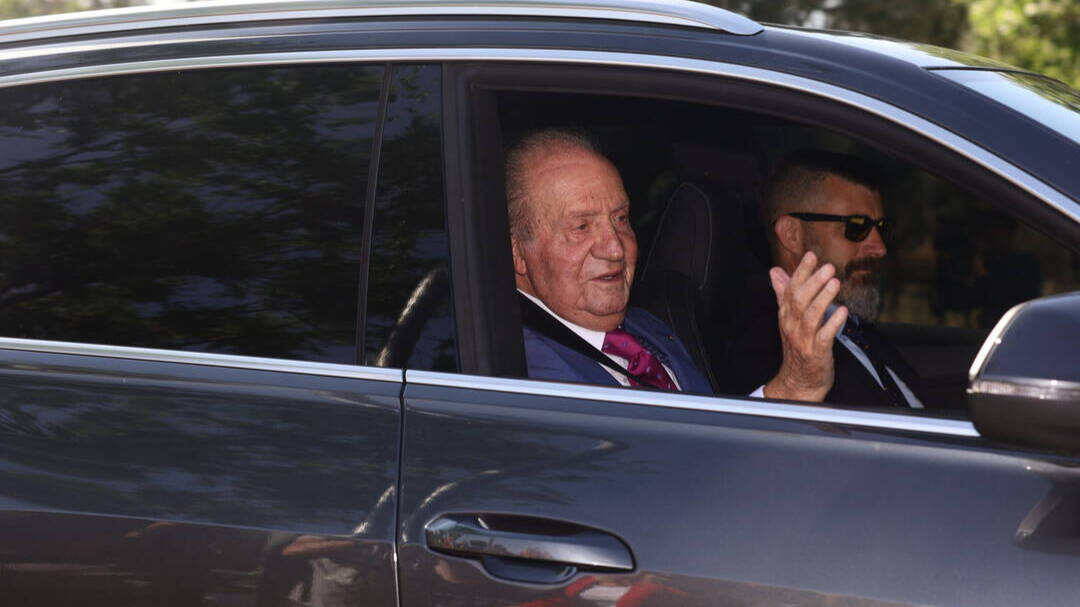 El Rey Juan Carlos en su llegada a Zarzuela en su última visita a España.