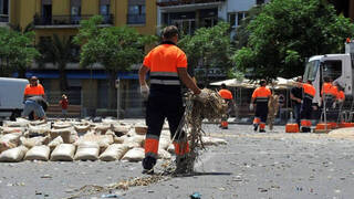 Alicante articula un dispositivo especial de limpieza en Hogueras con 170 efectivos y 52 vehículos para la cremà