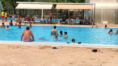 Unos 5.000 ilicitanos disfrutan de las piscinas municipales en el primer fin de semana  