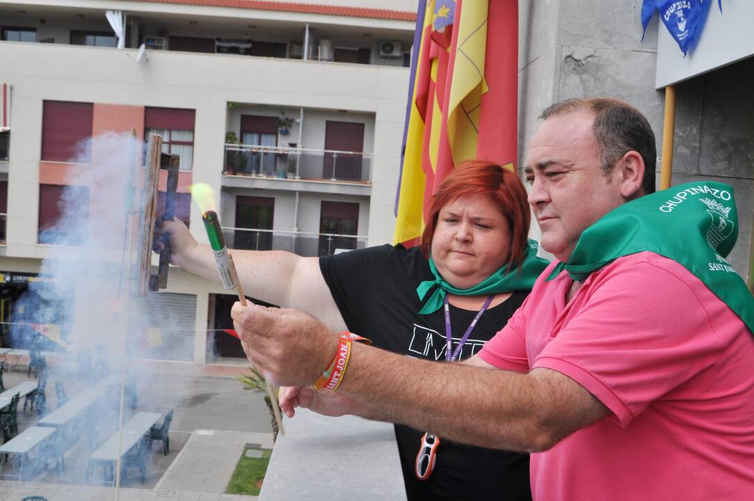 Imagen de las fiestas de 2019. El alcalde, Vicente Pallarés, dispara el chupinazo que anuncia las fiestas - AYUNTAMIENTO DE SANT JOAN DE MORÓ