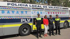 La Policía Localde Valencia alquila un vehículo para desfilar en el Día del Orgullo LGTBI