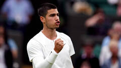 Alcaraz se estrena con un victoria épica y agónica en la hierba de Wimbledon