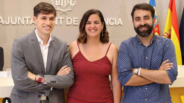El nuevo concejal del PSOE, Javier Mateo, junto a Sandra Gómez y Borja Sanjuán