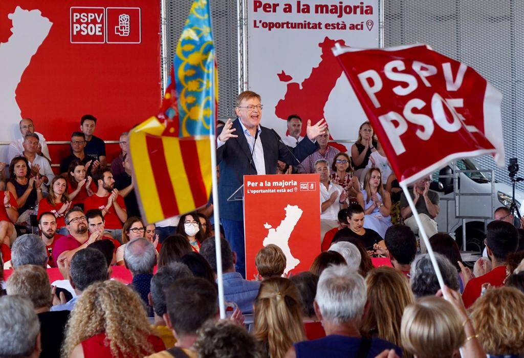 El president y secretario general del PSPV-PSOE, Ximo Puig, ha clausurado junto a la ministra Diana Morant, el secretario general socialista en la líder secretaria general del PSPV-PSOE de Valencia ciudad, Sandra Gómez, el Día de la Rosa