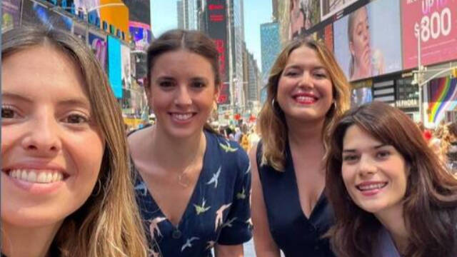 El selfie de Irene Montero y su séquito en Times Square