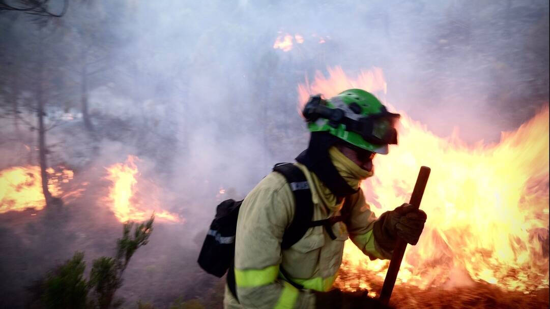 Los bomberos del Infoca en un incendio en Málaga.