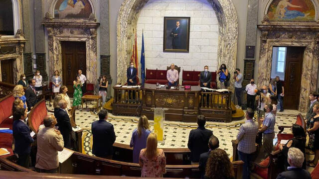 Pleno del Ayuntamiento de Valencia en el minuto de silencio