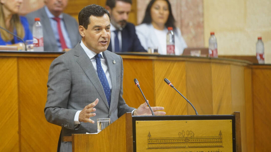 El presidente de la Junta de Andalucía en funciones, Juanma Moreno, en el debate de investidura.