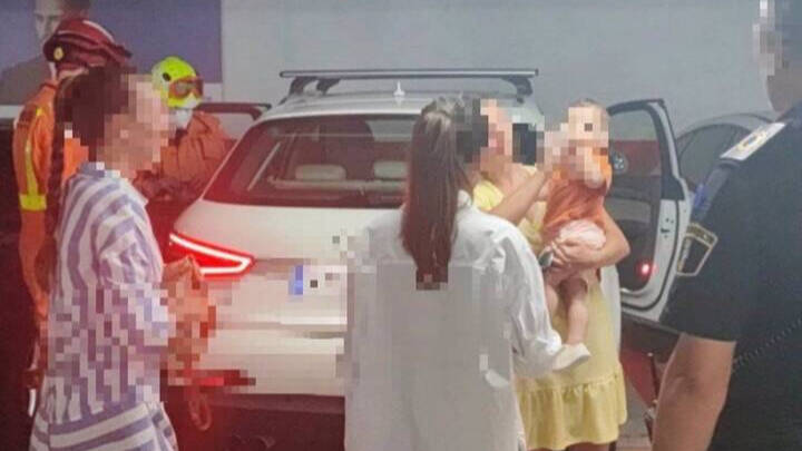 Bomberos y policía rescatan a un bebé atrapado en un coche en Gandia - POLICÍA LOCAL DE GANDIA 
