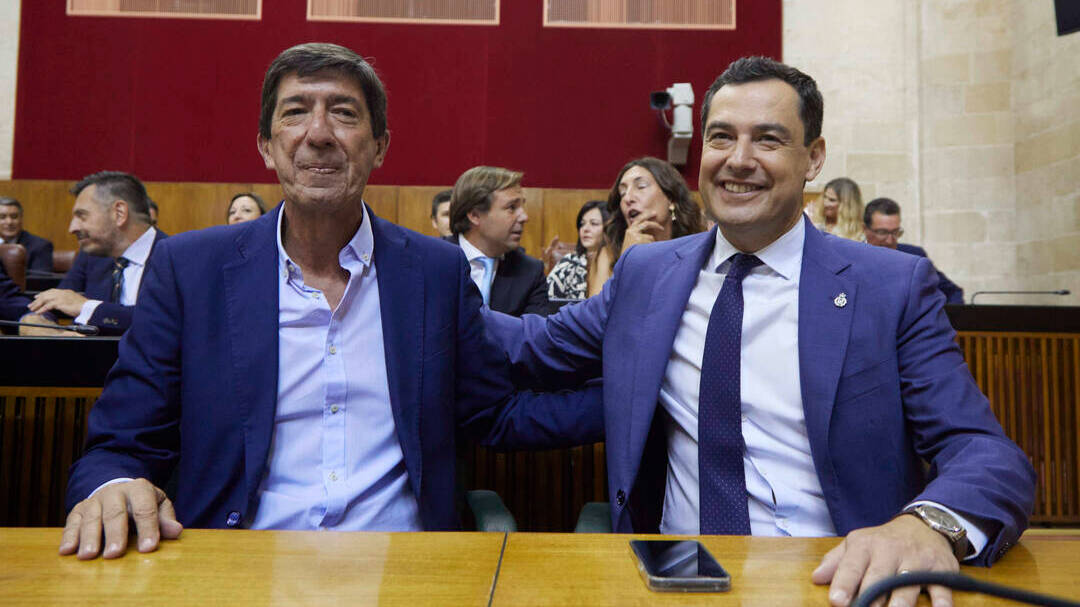 El presidente de la Junta, Juanma Moreno (PP-A), junto al líder de Cs y vicepresidente andaluz Juan Marín.