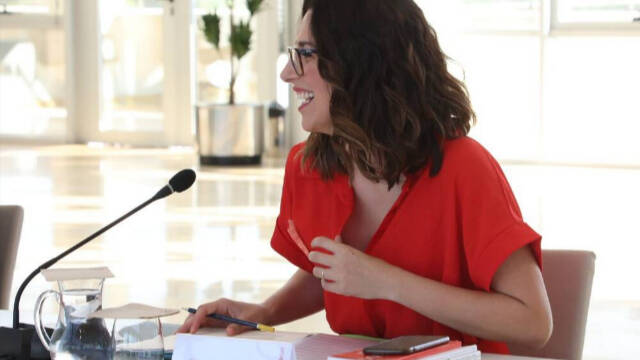 Aitana Mas en el pleno del Consell en Alicante