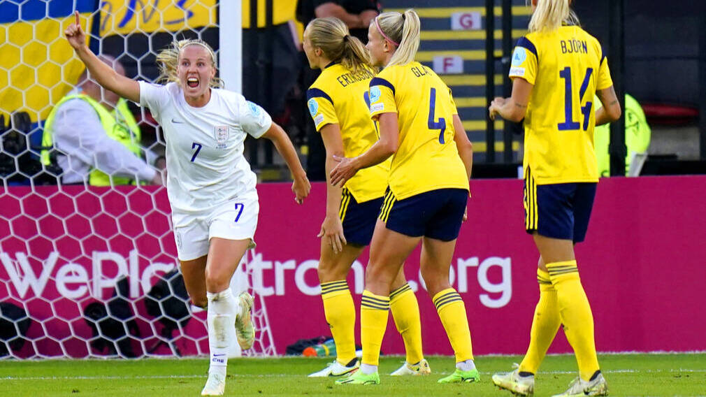 Beth Mead celebra su gol ante Suecia