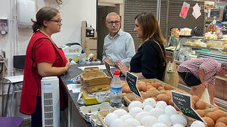 Catalá visibiliza los problemas de los mercados municipales de Valencia