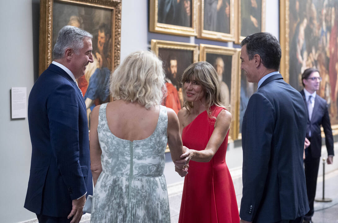 Pedro Sánchez y su esposa en el Museo del Prado en la cumbre de la OTAN en Madrid.