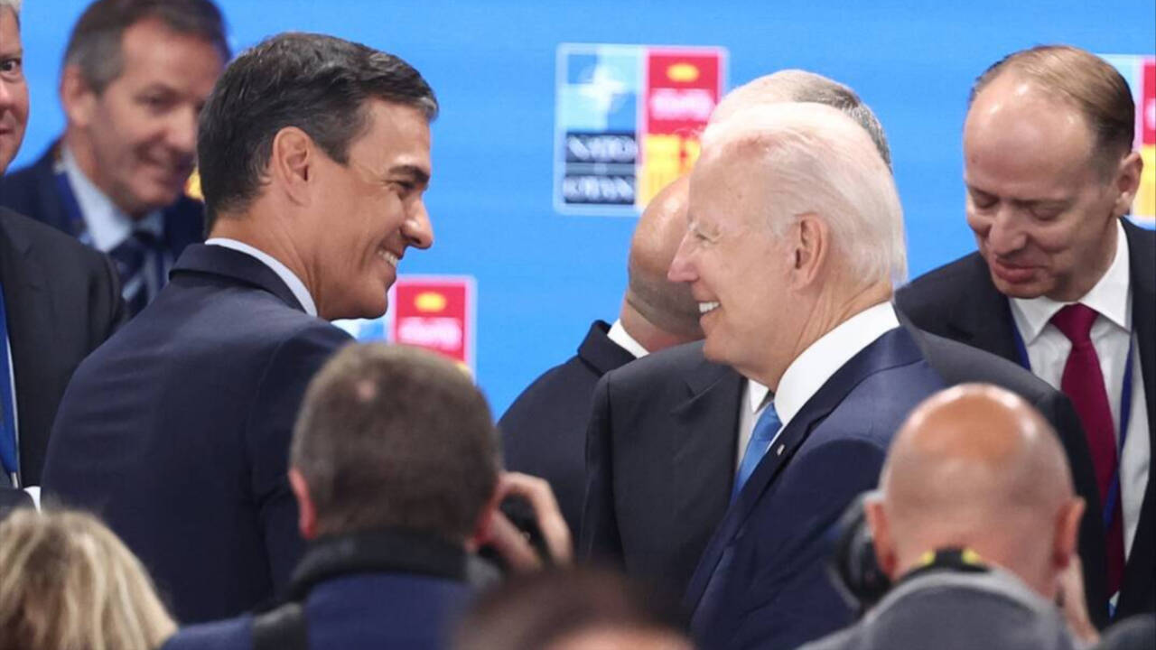 El presidente del Gobierno, Pedro Sánchez y el presidente de EEUU, Joe Biden, durante la cumbre de la OTAN