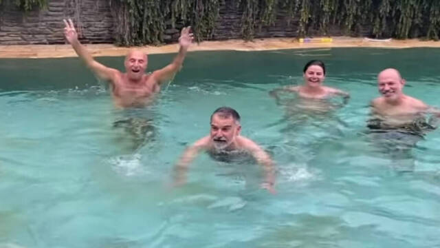El bochornoso vídeo de la 'juerga indepe' de Cuixart y Rahola en la piscina