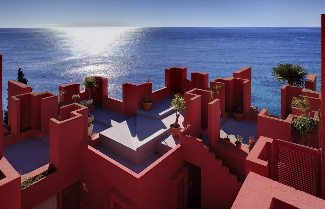 Imagen de La Muralla Roja de Calpe, uno de los edificios más emblemáticos del arquitecto catalán y patrimonio actual del municipio. 