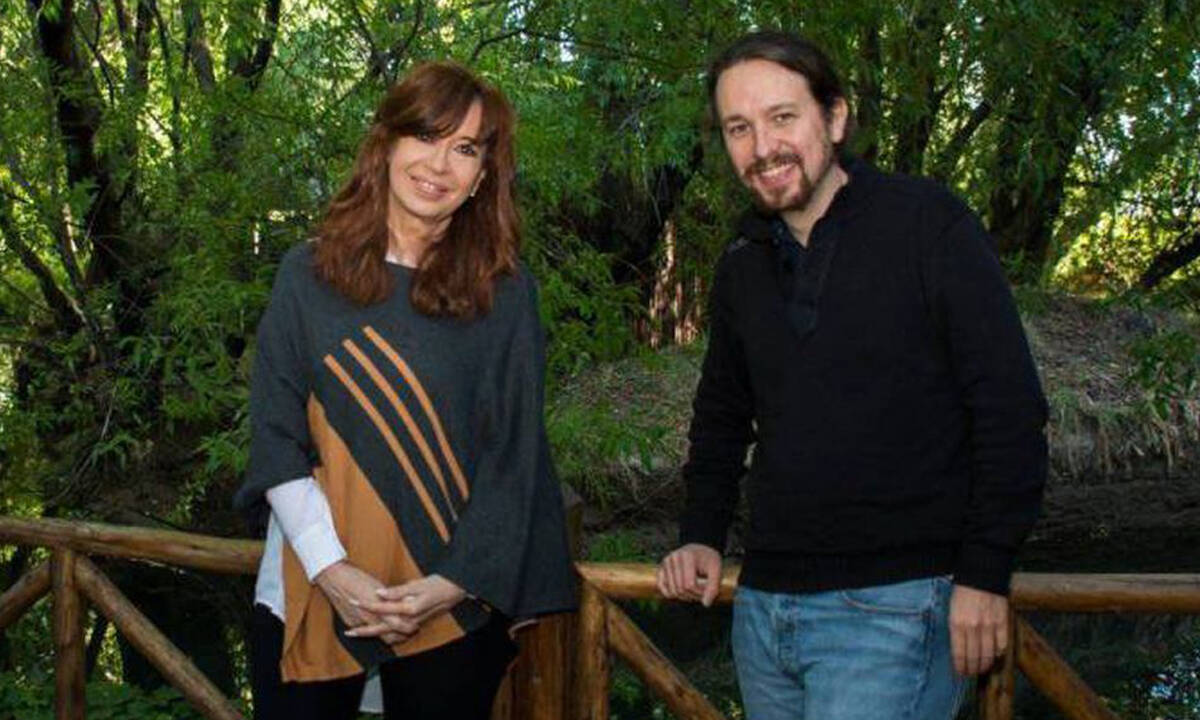 Pablo Iglesias con Cristina Fernández de Kirchner