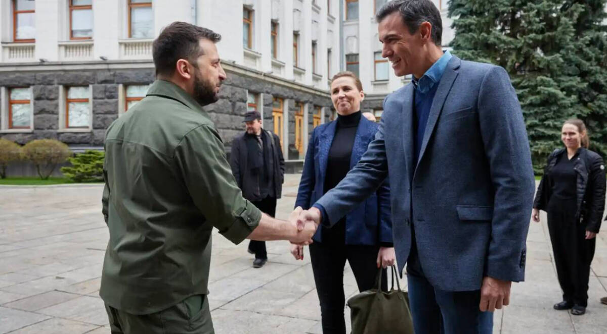 El presidente de Ucrania, Zelenski, en un encuentro con Pedro Sánchez en Kiev