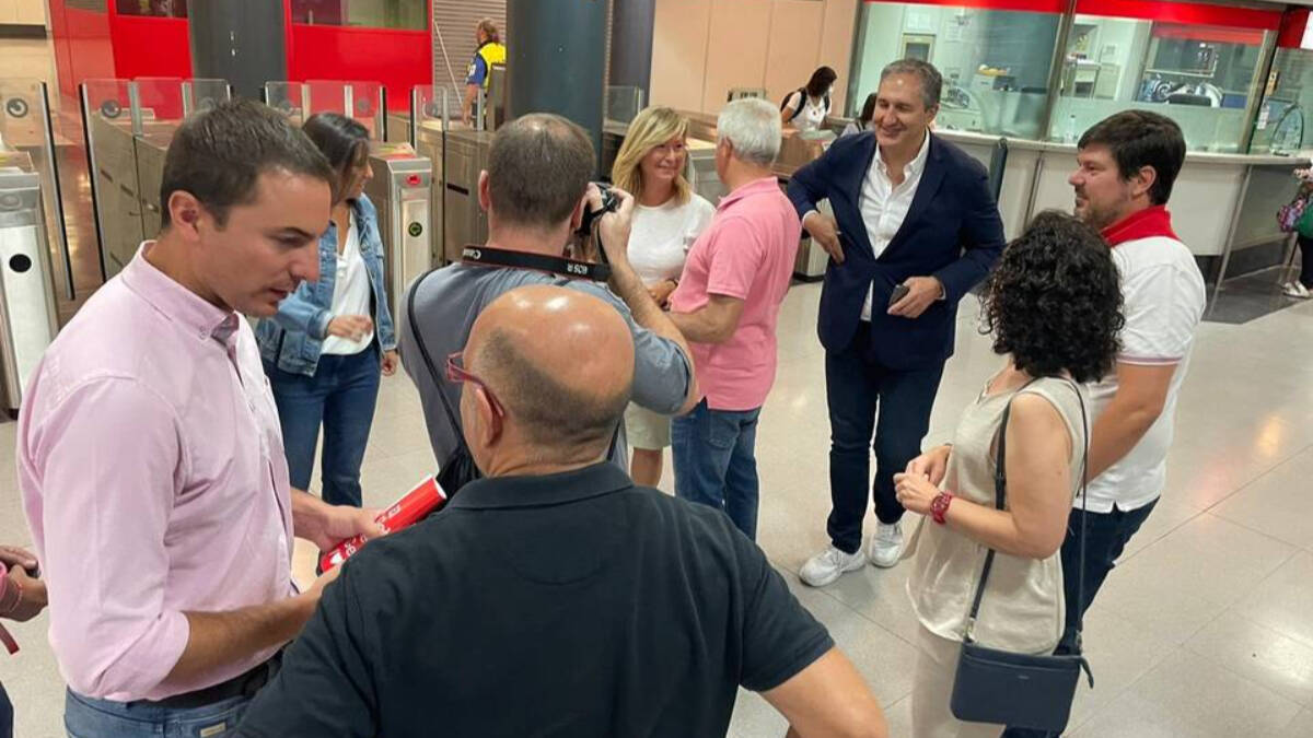 Dirigentes del PSOE de Madrid en las instalaciones de Renfe