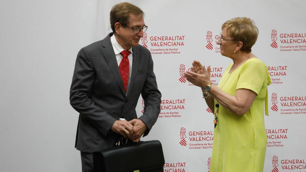 El conseller de Sanidad, Miguel Mínguez, y su antecesora, Ana Barceló