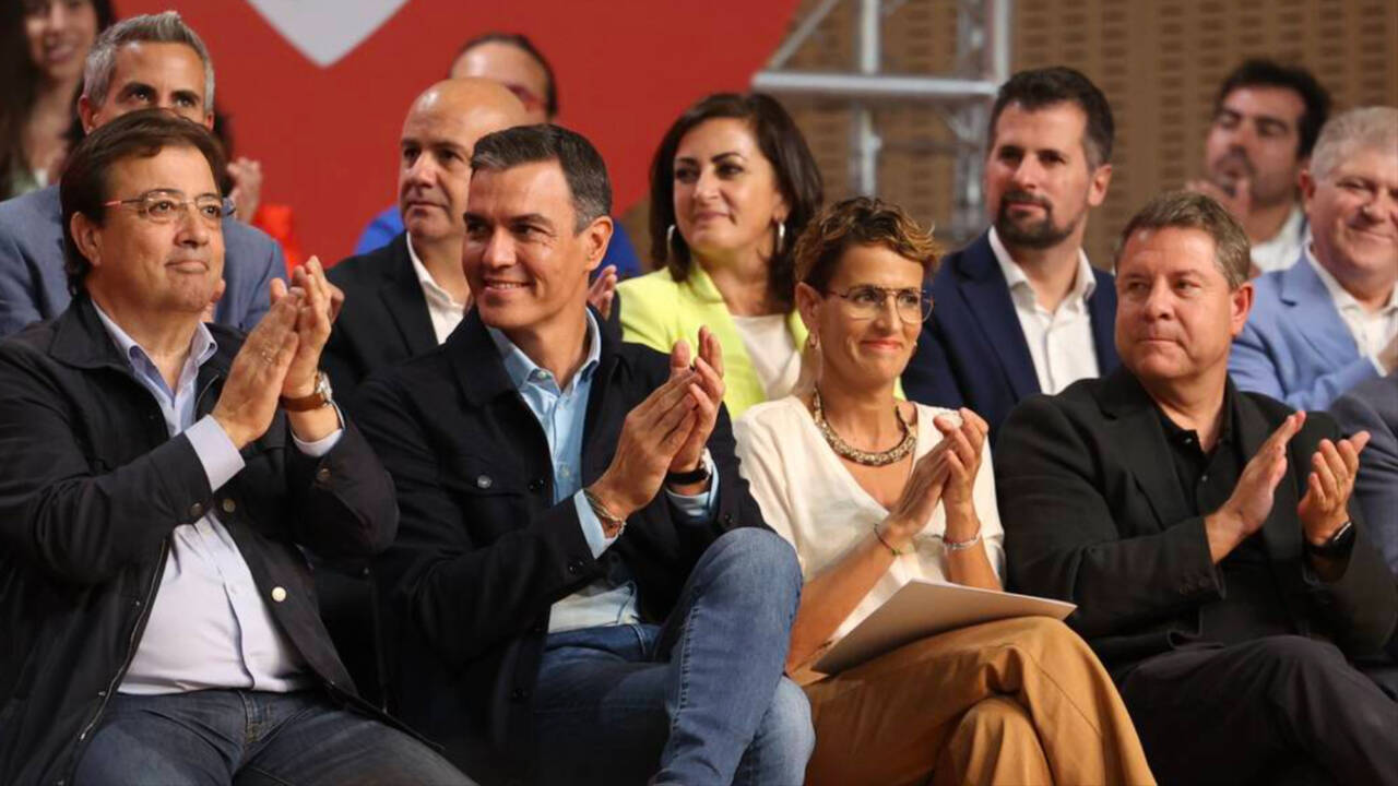 Pedro Sánchez y el resto de barones socialista