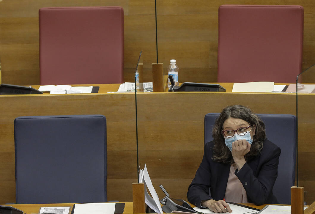 Oltra en el que fue su escaño en el parlamento valenciano.