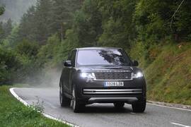 Al volante de la nueva y lujosa generación del Range Rover