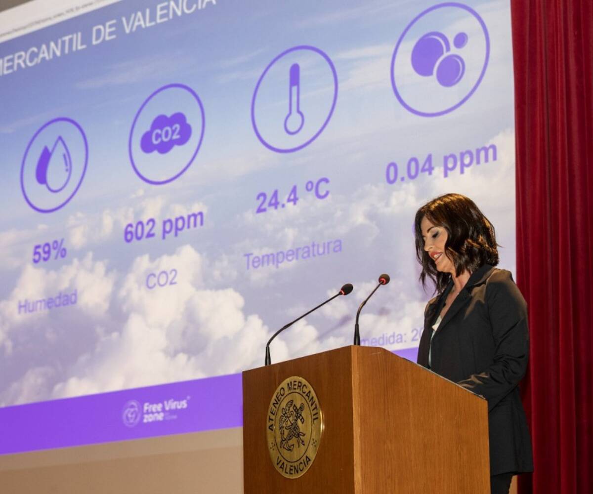 Imagen de Laura Segura, socia de HI-TECH OZONE™, durante la presentación de esta innovadora tecnología - ESDIARIO CV