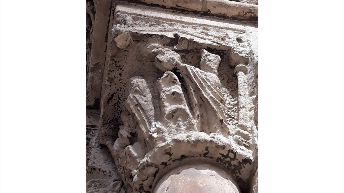 Capitel de la catedral de Valencia destrozado