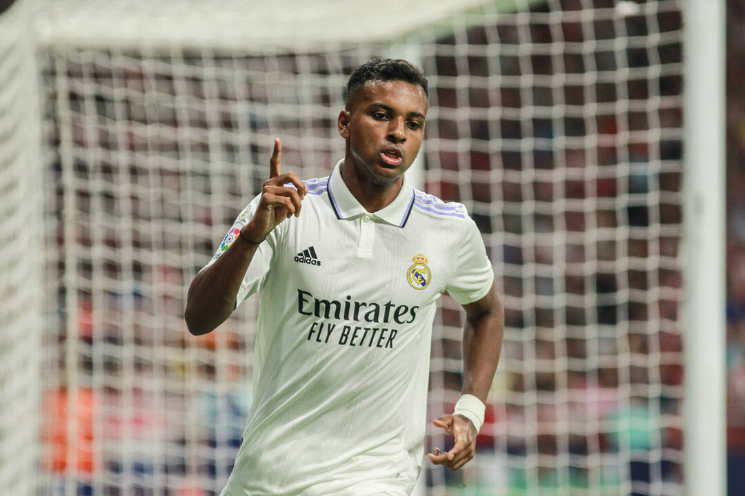 Rodrygo Goes celebra un gol con el Real Madrid.