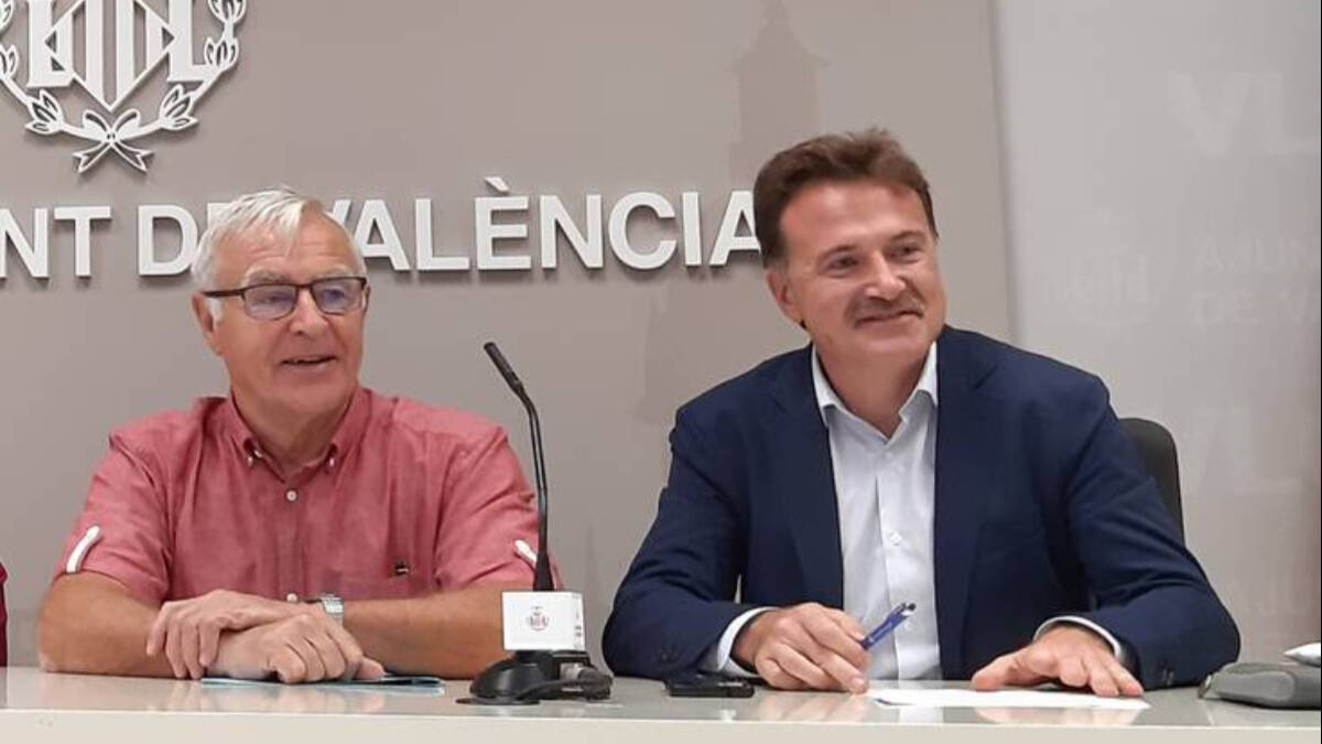 El alcalde de València, Joan Ribó, y el concejal de Movilidad, Giuseppe Grezzi.