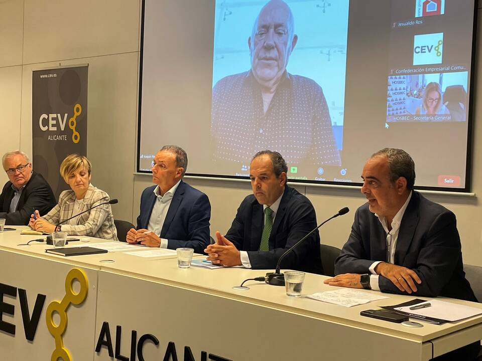 Imagen de la reunión mantenida por la CEV, Cámara de Comercio e Ineca - CÁMARA DE COMERCIO ALICANTE